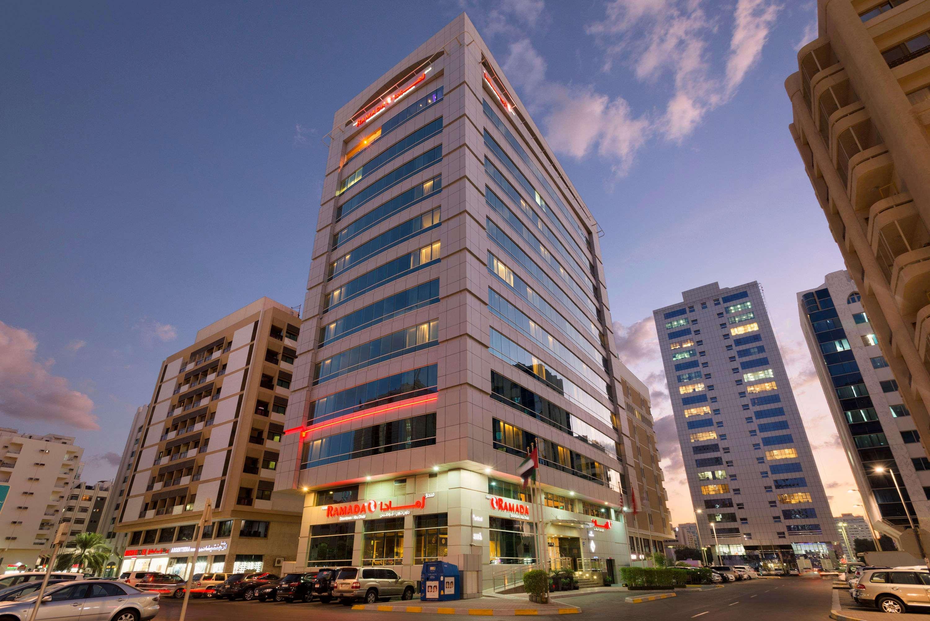 Ramada Downtown Abu Dhabi Hotel Buitenkant foto